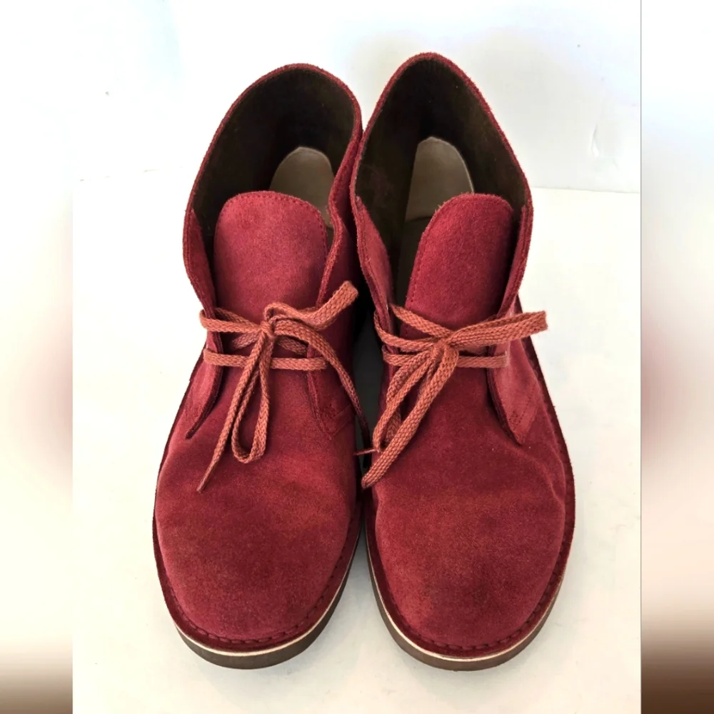 Clarks suede leather burgundy chukka boots